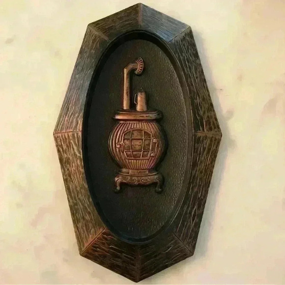 Set of 2  1974 Coppercraft Guild resin wall plaques with copper painted finish - Picture 2 of 9